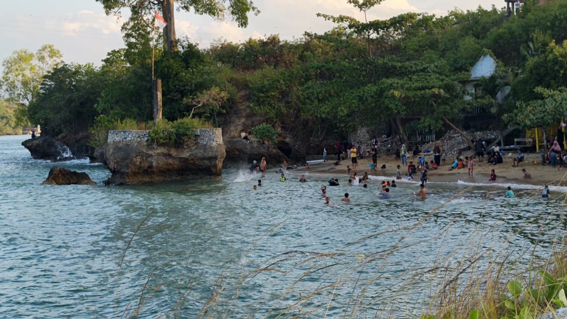 Pantai Maya Ria Kessilampe